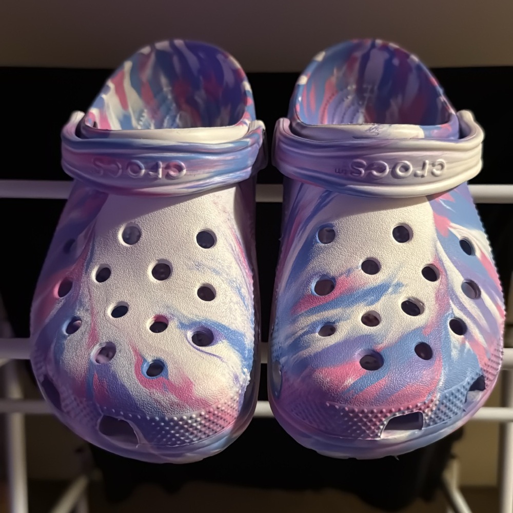 CROCS Big Kids' Size 5 Pastel Marble Swirl Clogs